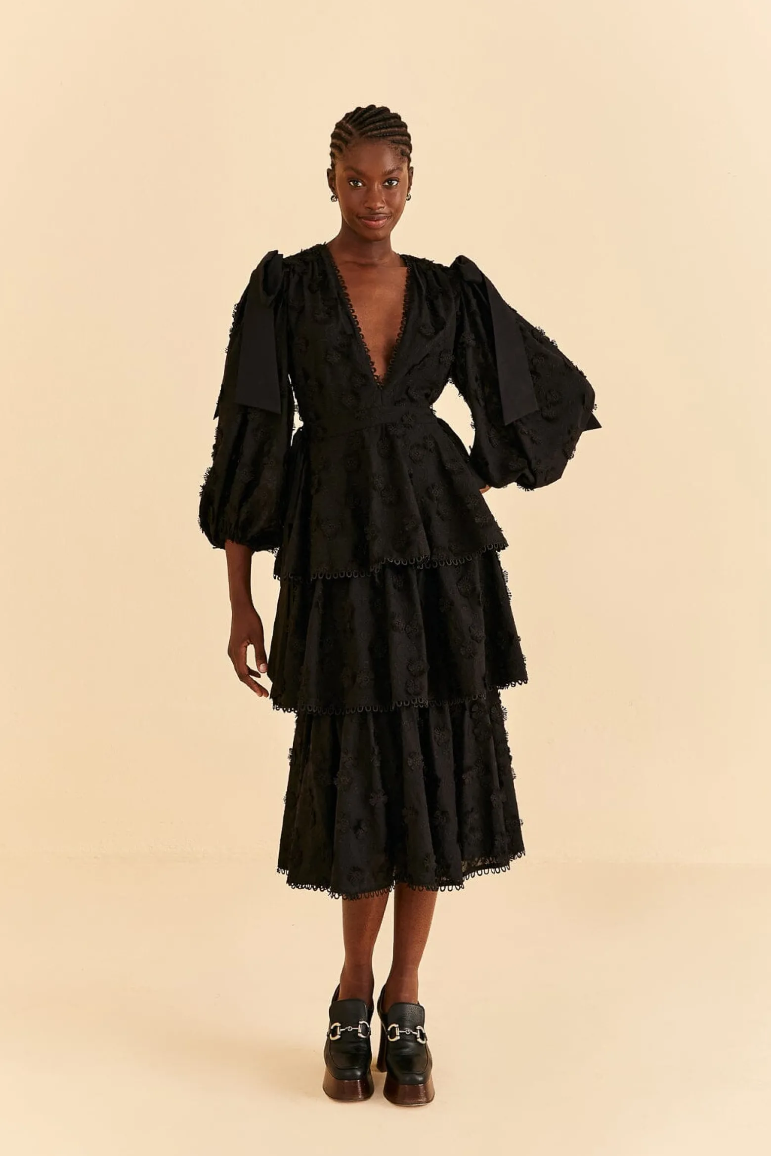 BLACK FLOWERS TEXTURED TIERED MIDI DRESS