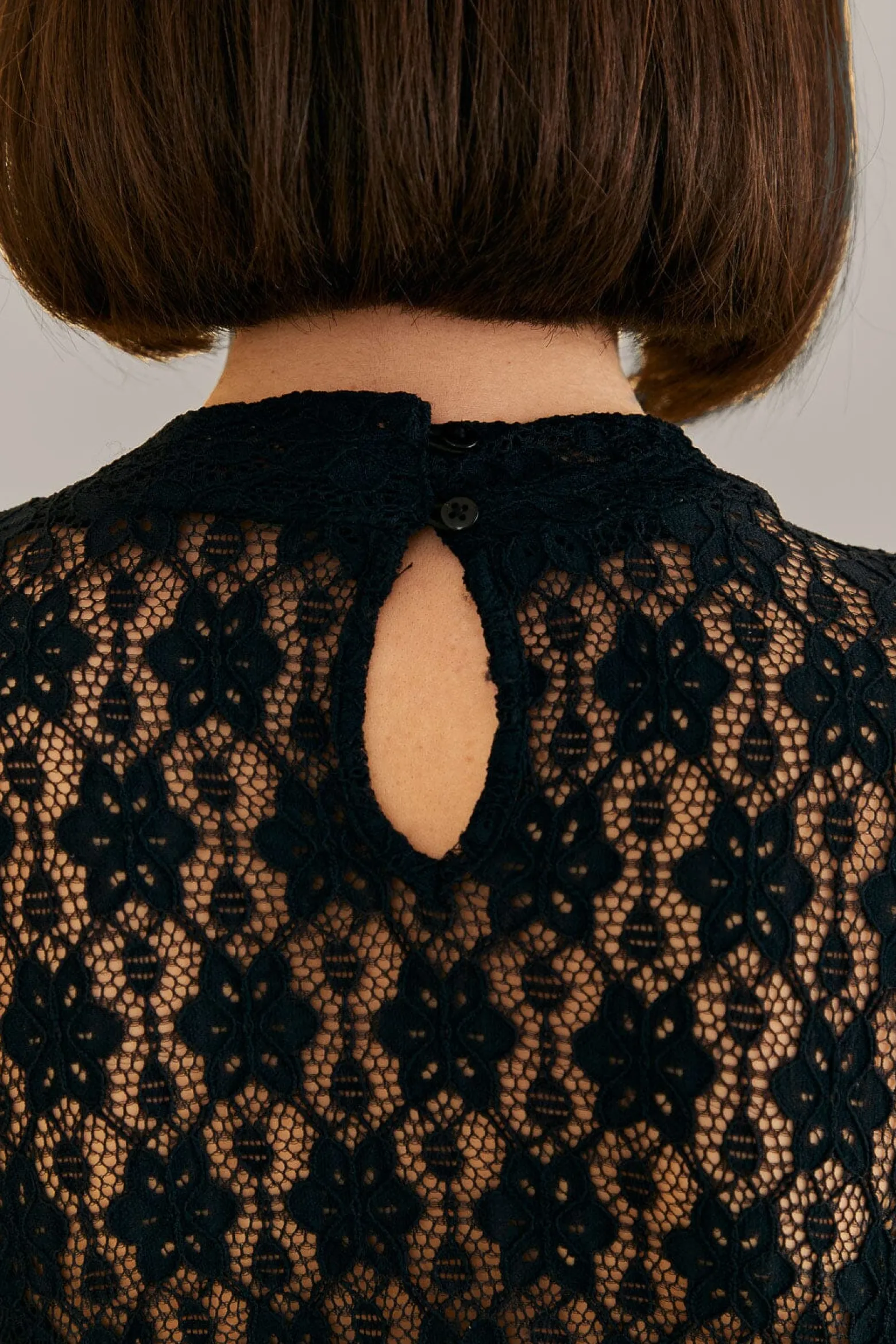 BLACK LACE LONG SLEEVE BLOUSE