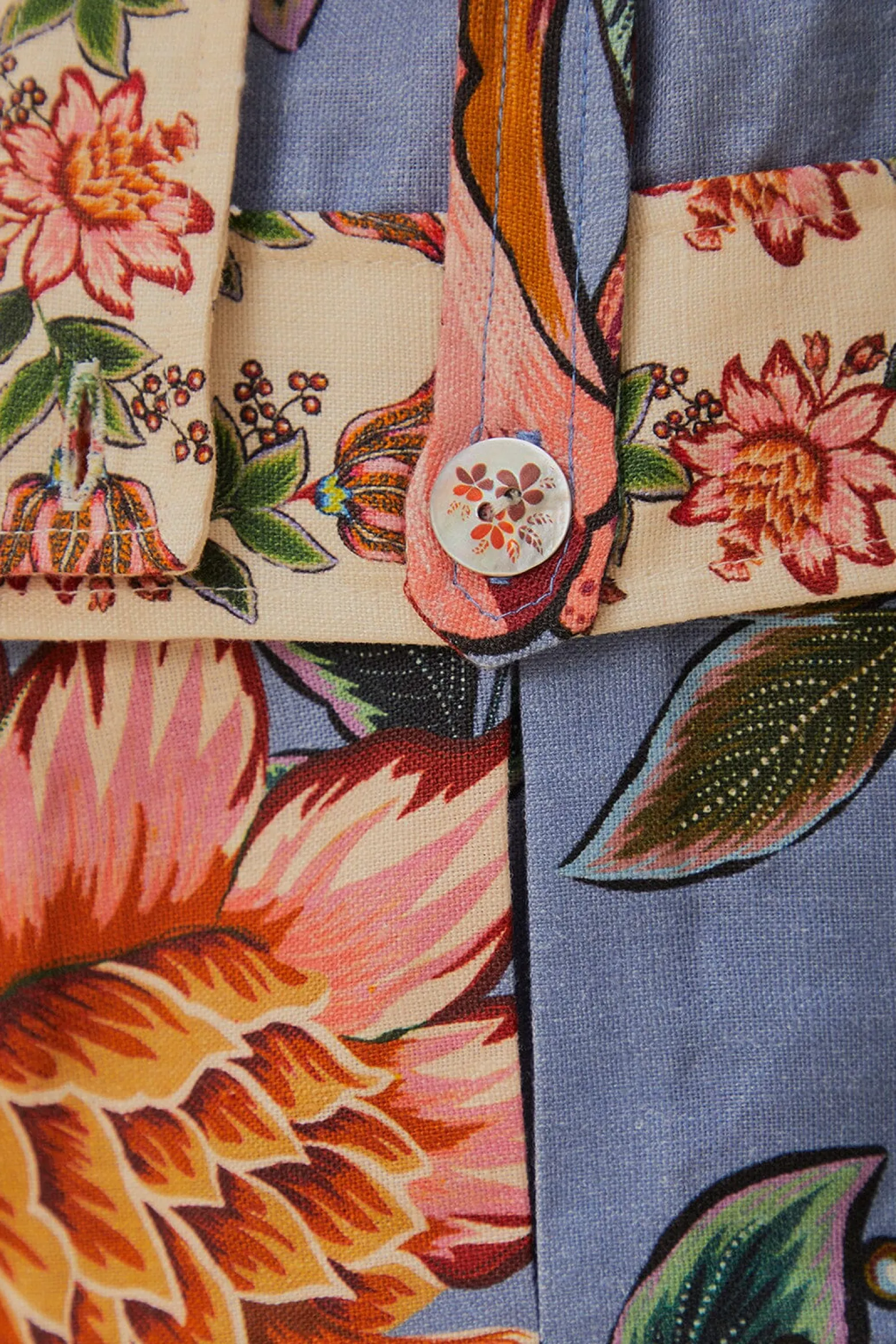 BLUE WONDERFUL BOUQUET EUROFLAX™ LINEN SHORTS
