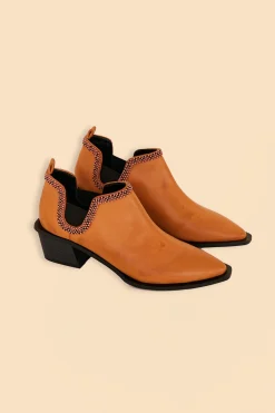 CARAMEL LOW CUT BOOT