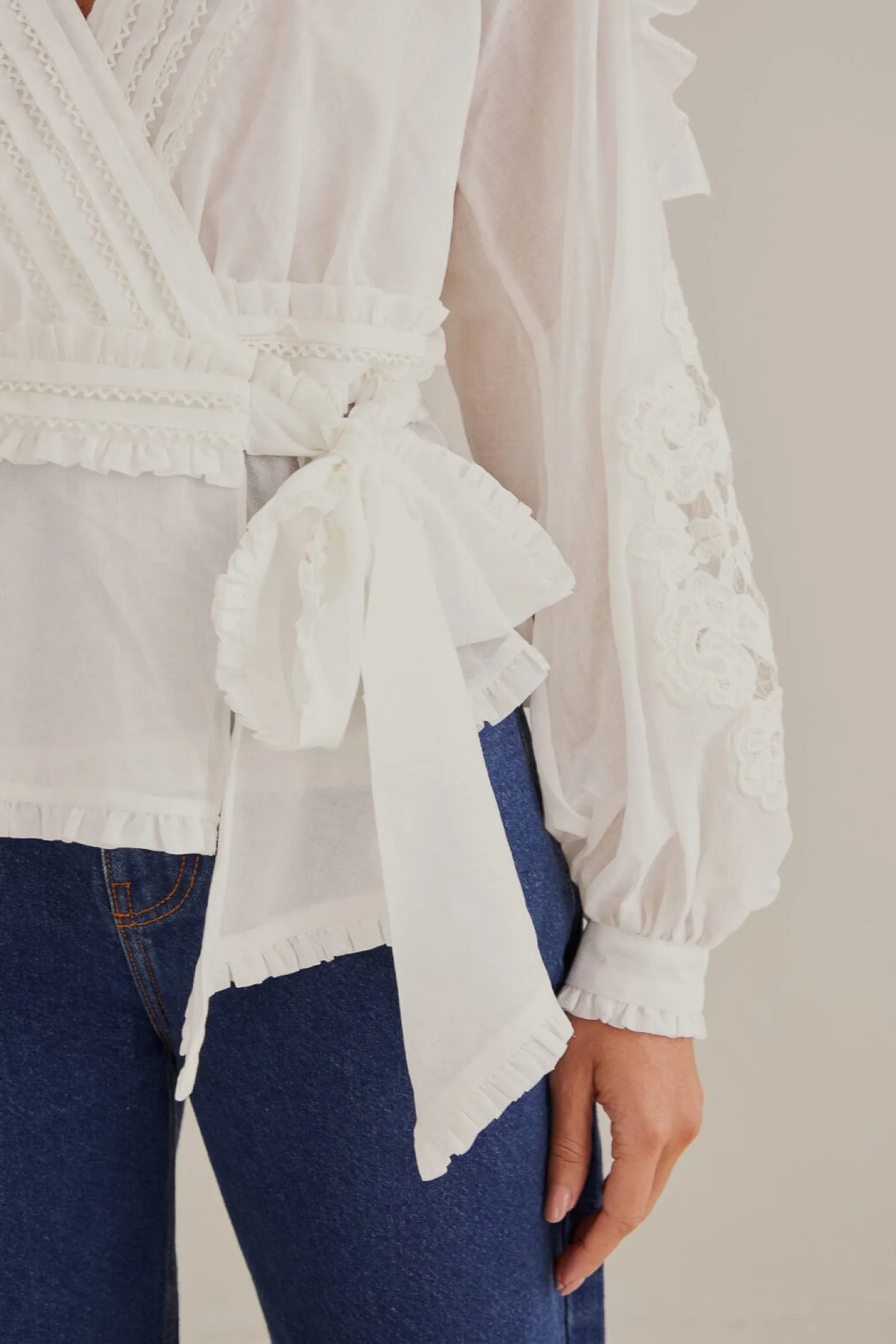 OFF-WHITE V NECK BLOUSE