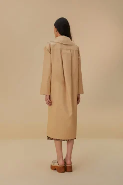 POCKETS OVER NUDE TRENCH COAT