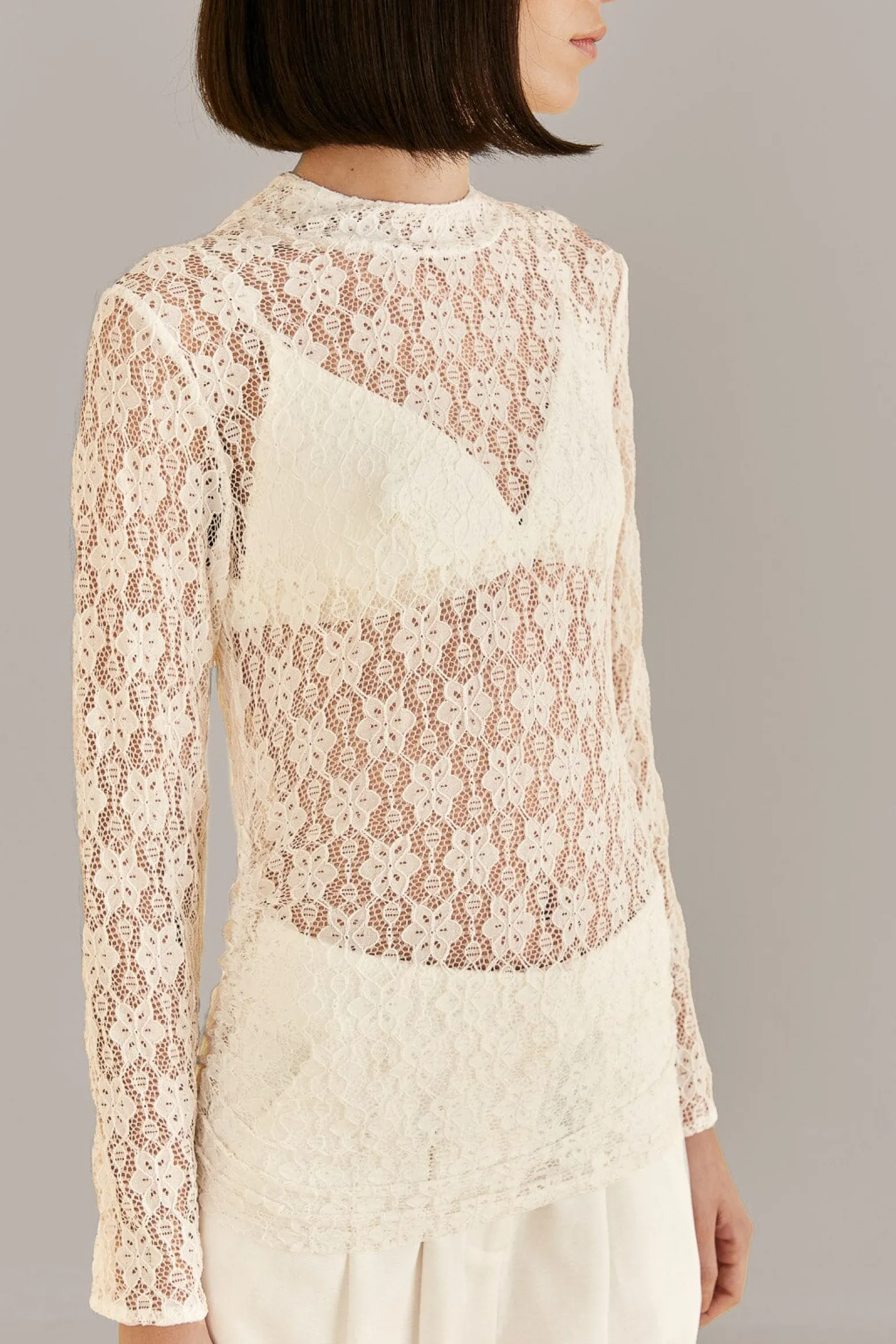 WHITE LACE LONG SLEEVE BLOUSE